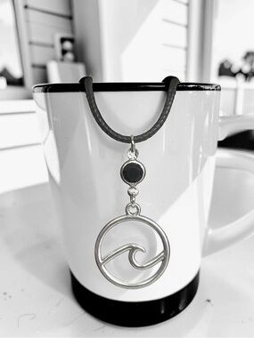5 For $25💫Silver Ocean Wave Pendant Necklace With a Black Acrylic Gem Accent